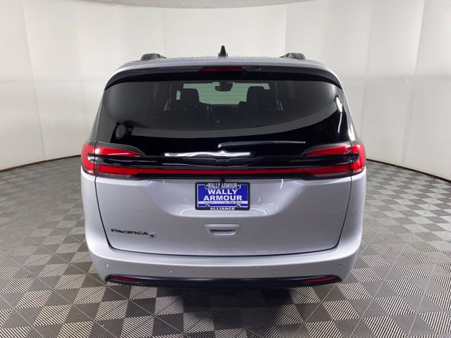 Used 2026 Chrysler Pacifica Select w/ S Appearance Package FWD image 5