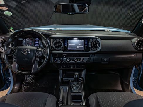 Used 2019 Toyota Tacoma TRD Off-Road w/ Technology Package image 18