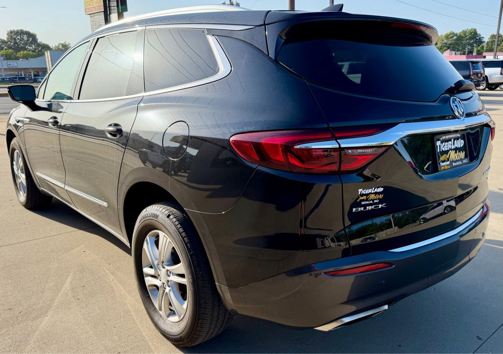 Used 2018 Buick Enclave Essence w/ Trailering Package FWD image 5