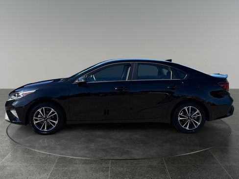 Used 2024 Kia Forte LXS w/ LXS Technology Package FWD image 5