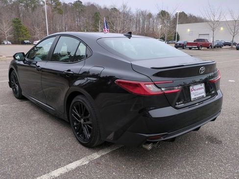Used 2025 Toyota Camry SE image 6