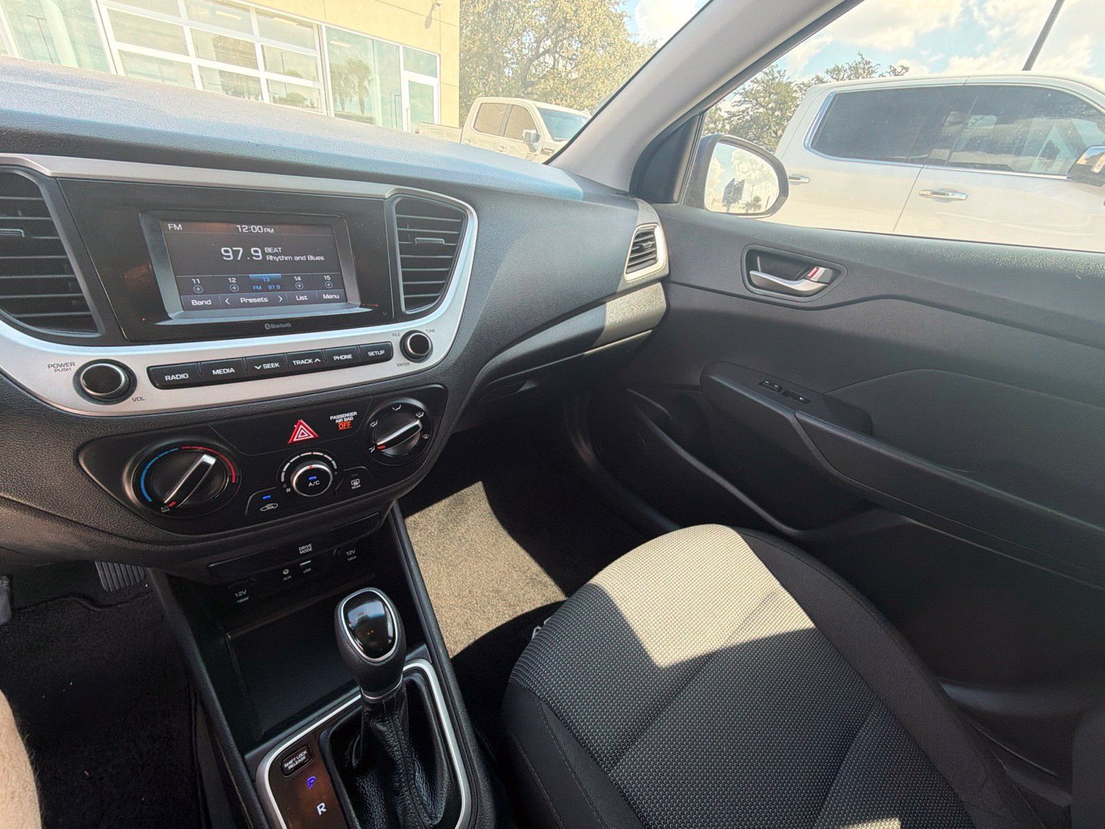 Used 2022 Hyundai Accent SE FWD image 14