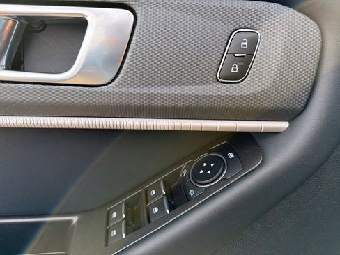 Used 2025 Ford Explorer ST-Line w/ ST-Line Street Pack image 14