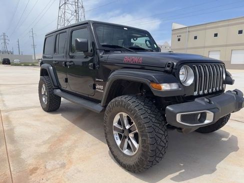 Used 2018 Jeep Wrangler Unlimited Sahara AWD/4WD image 4