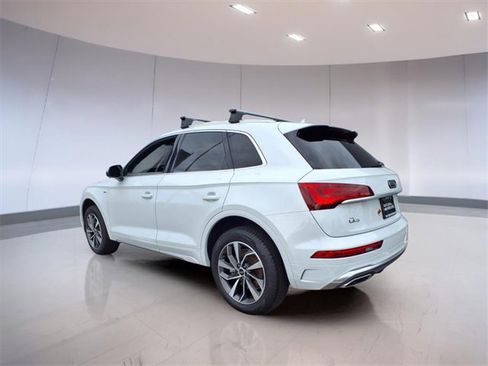Used 2024 Audi Q5 2.0T Premium w/ Convenience Package image 3
