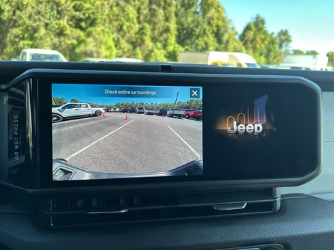 New 2025 Jeep Gladiator Sport image 28