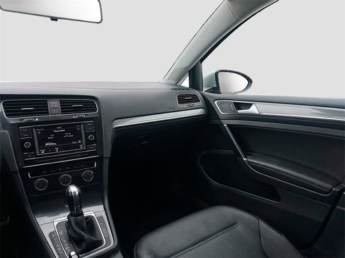Used 2018 Volkswagen Golf Alltrack S image 24