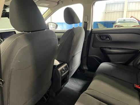 Used 2024 Nissan Rogue S FWD image 19