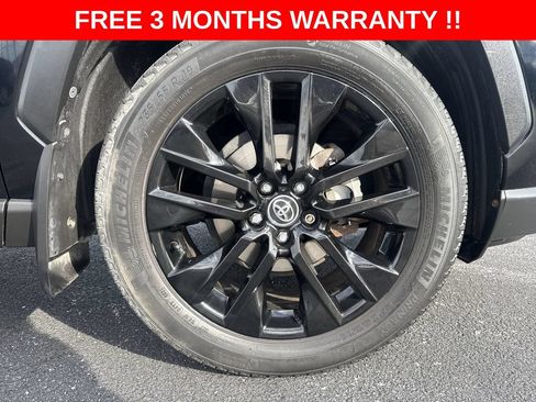 Used 2019 Toyota RAV4 XLE Premium w/ Cold Weather Package AWD/4WD image 10