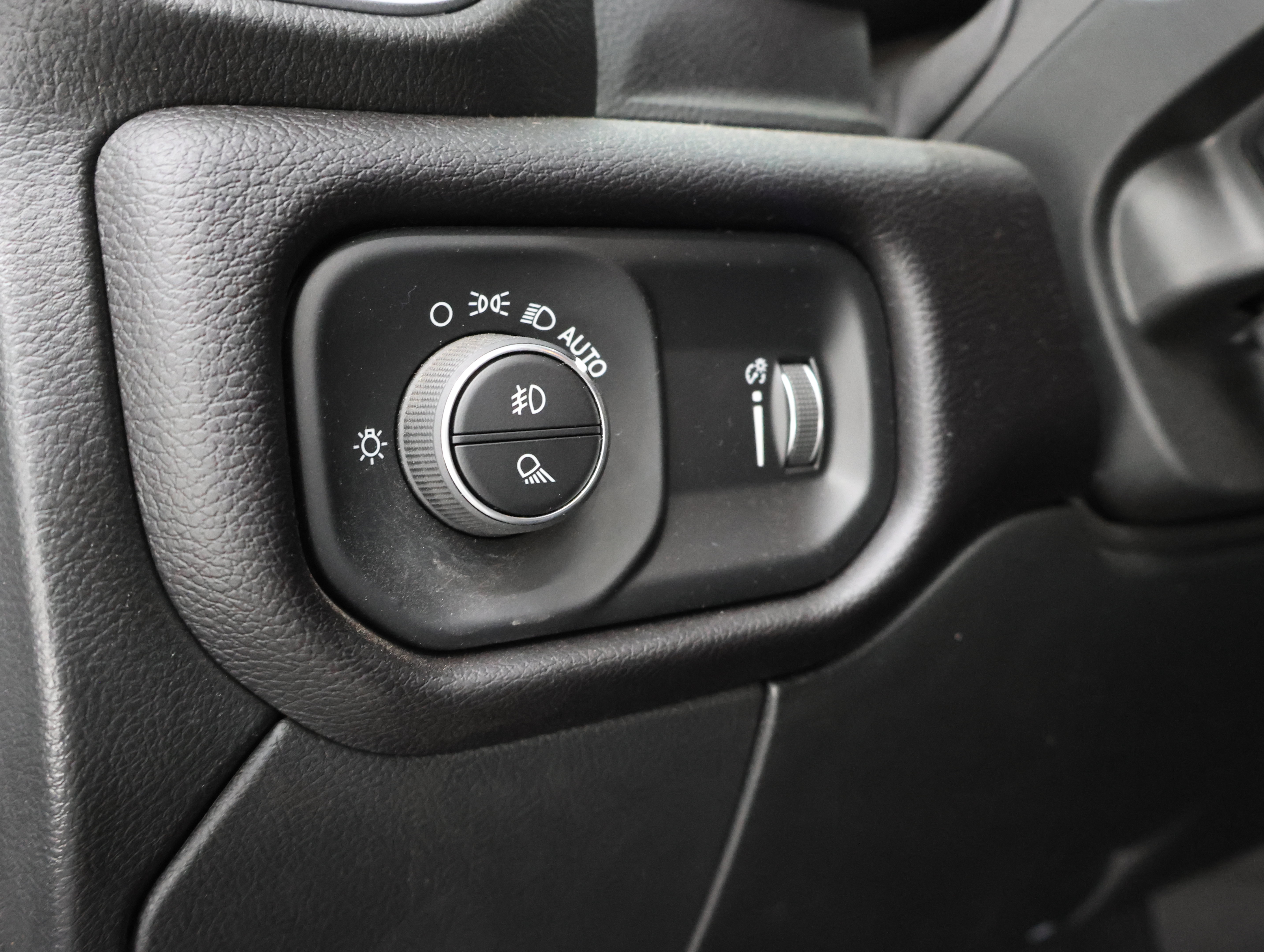 Used 2022 RAM 2500 Big Horn w/ Night Edition AWD/4WD image 40