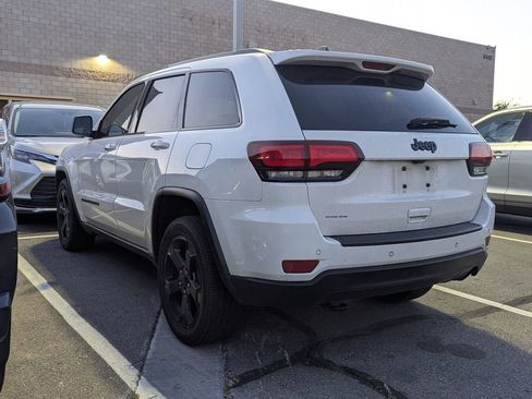 Used 2020 Jeep Grand Cherokee Laredo RWD image 6
