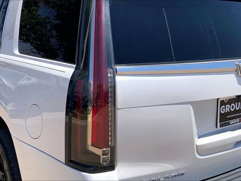 Used 2019 Cadillac Escalade Premium Luxury AWD/4WD image 29