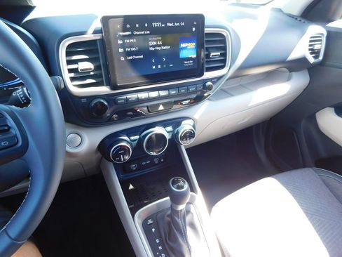 Used 2025 Hyundai Venue Limited FWD image 33