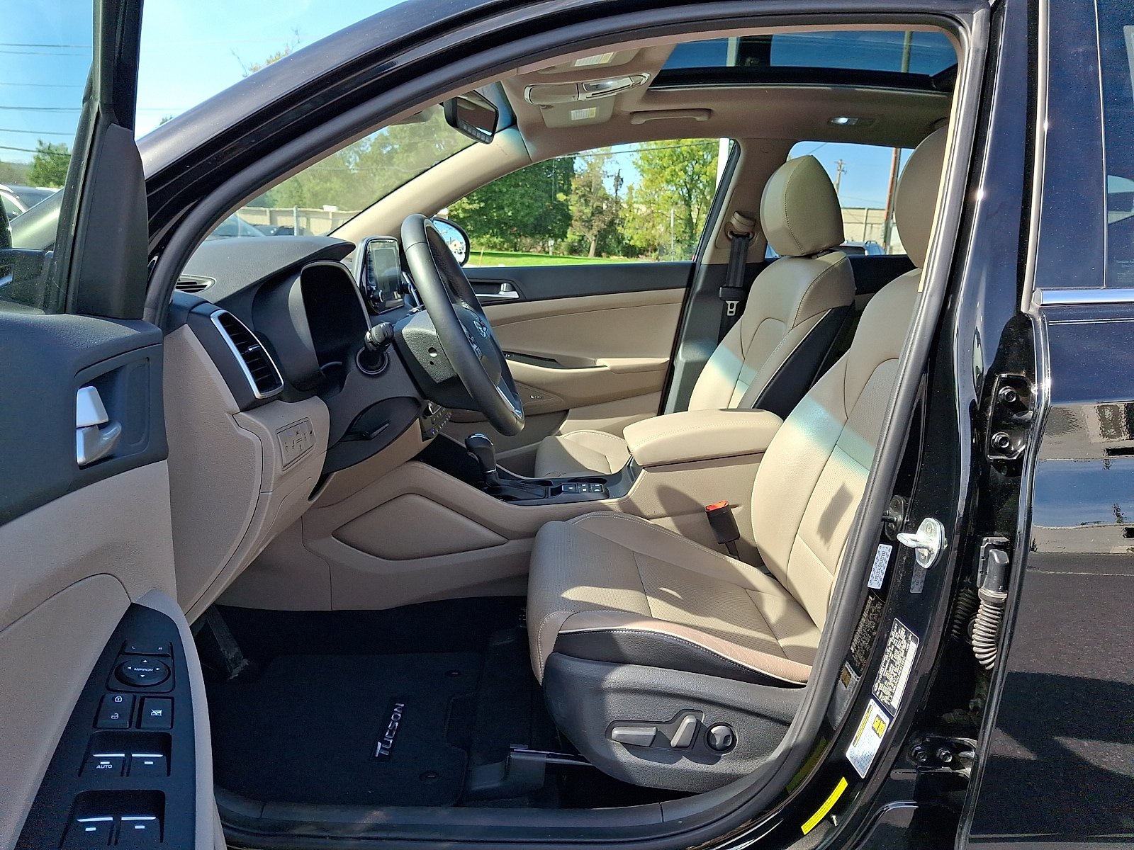 Used 2021 Hyundai Tucson Ultimate w/ Cargo Package AWD/4WD image 15