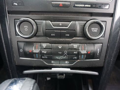 Used 2018 Ford Explorer XLT w/ Equipment Group 202A FWD image 12