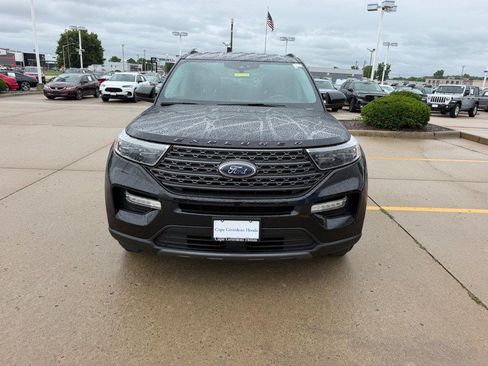 Used 2022 Ford Explorer XLT w/ Equipment Group 202A AWD/4WD image 8