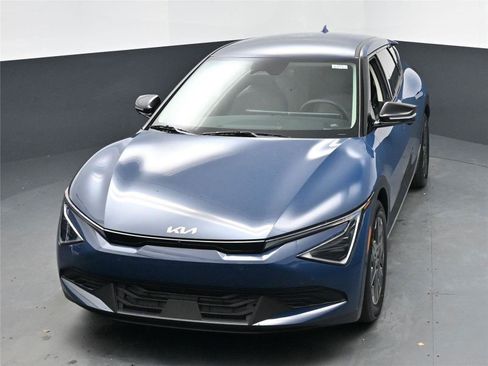 New 2025 Kia EV6 Light w/ Light LR Technology Package image 9