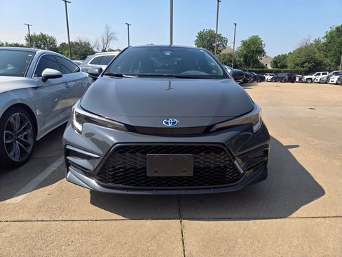 Used 2023 Toyota Corolla SE w/ SE Package FWD image 4