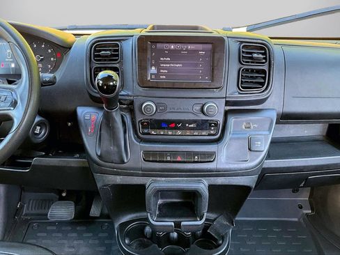 Used 2024 RAM ProMaster 2500 w/ Convenience Group FWD image 12