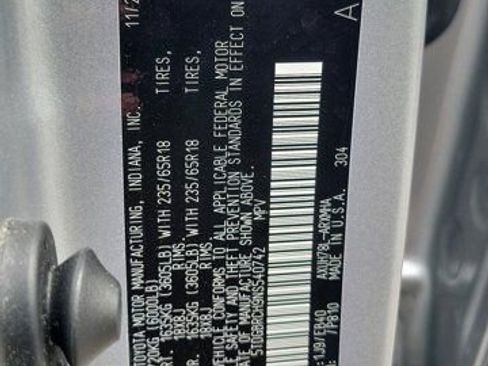 Used 2022 Toyota Highlander XLE AWD/4WD image 32