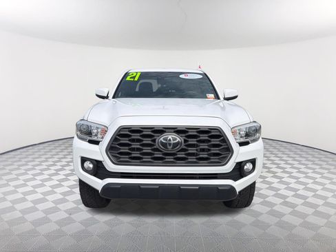 Certified 2021 Toyota Tacoma TRD Off-Road AWD/4WD image 2