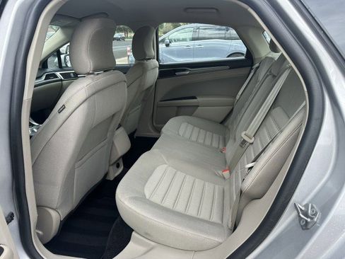 Used 2018 Ford Fusion SE image 13