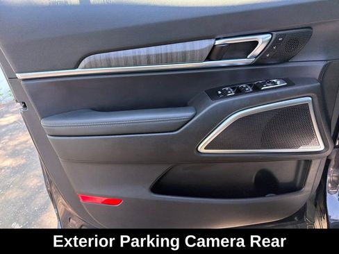 Used 2025 Kia Telluride SX FWD image 11