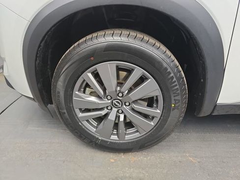 Used 2025 Nissan Pathfinder SV image 15