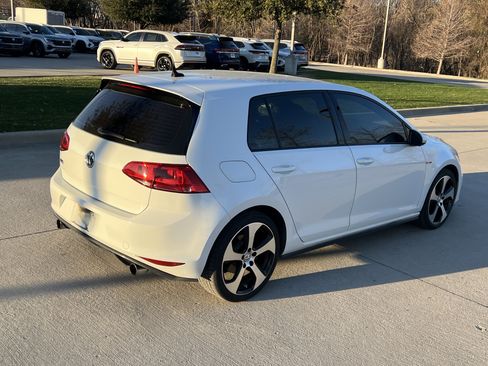 Used 2017 Volkswagen Golf S image 10
