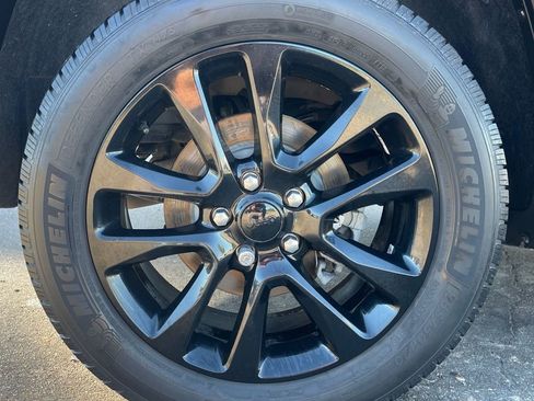 Used 2018 Jeep Grand Cherokee Altitude AWD/4WD image 15