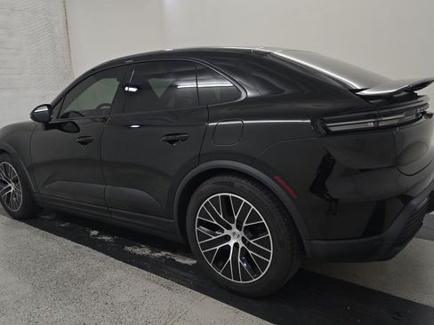 Used 2025 Porsche Macan Electric RWD image 4