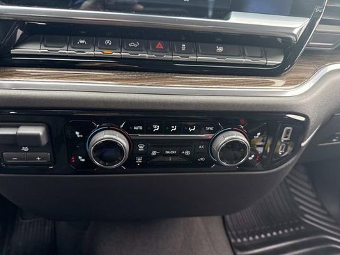 Used 2025 Chevrolet Silverado 1500 LT image 25