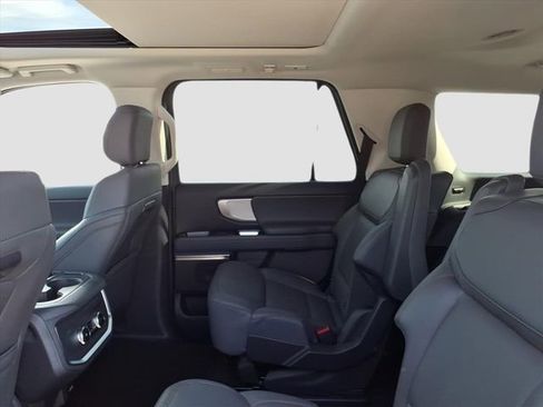 New 2025 Ford Expedition Active image 6