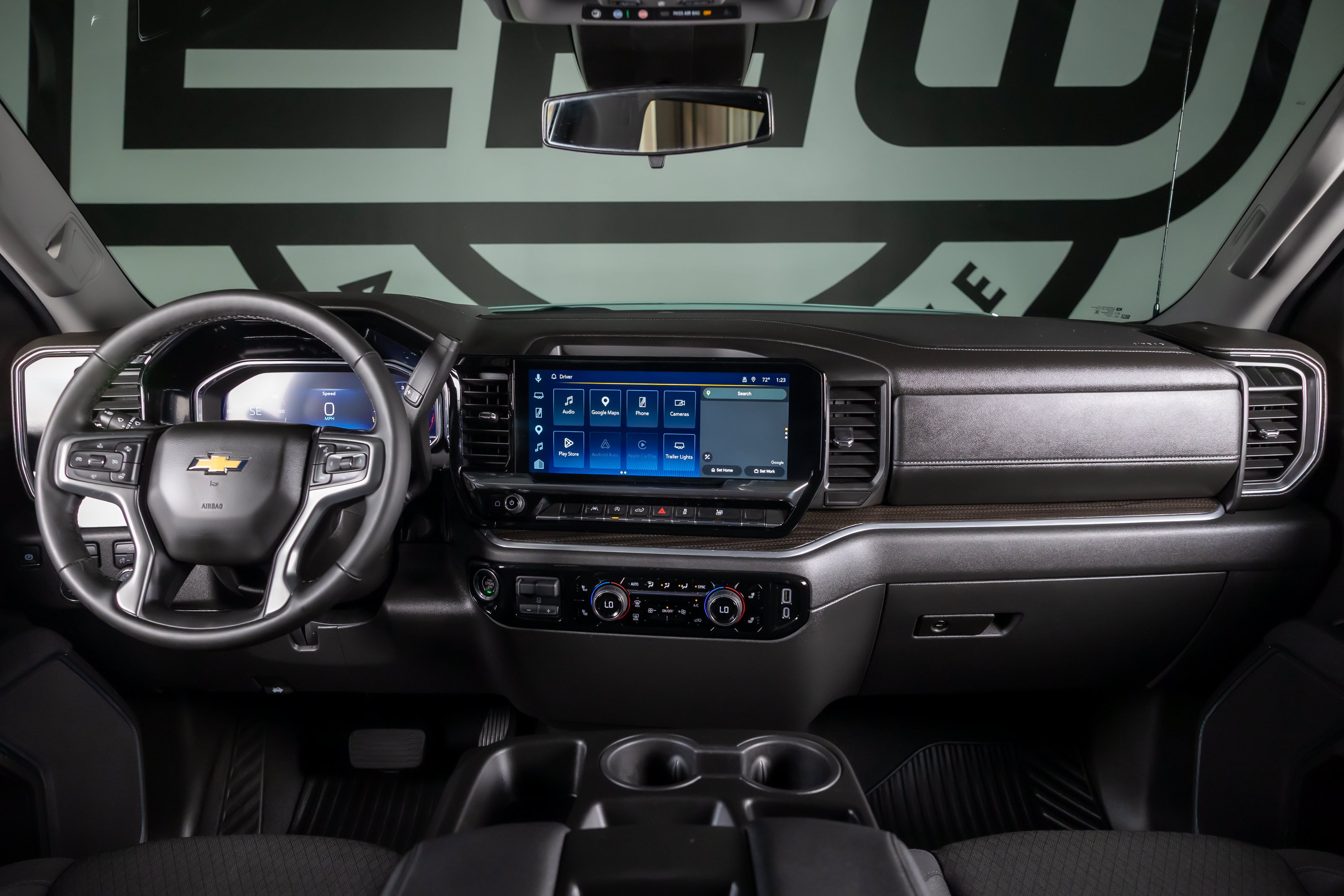 Used 2025 Chevrolet Silverado 1500 LT AWD/4WD image 3