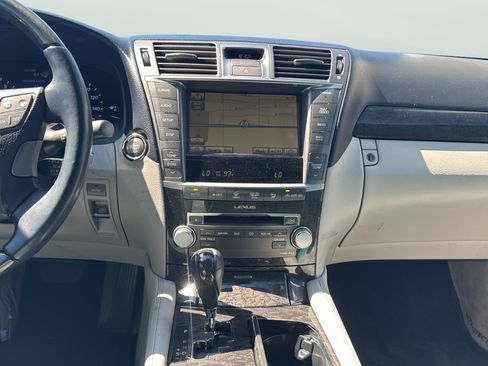 Used 2012 Lexus LS 460 w/ Comfort Pkg RWD image 16