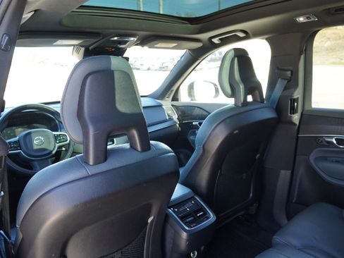 Used 2020 Volvo XC90 T6 Momentum w/ Advanced Package image 25