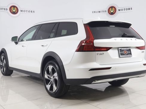 Used 2024 Volvo V60 B5 Cross Country Plus image 4