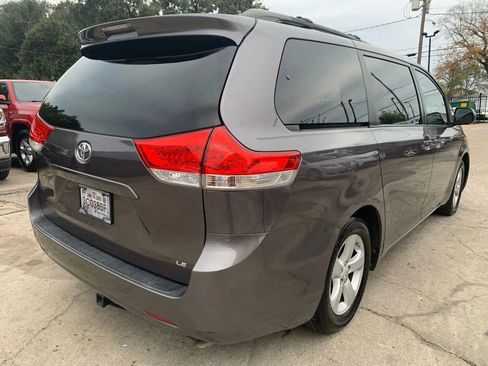 Used 2011 Toyota Sienna LE image 7