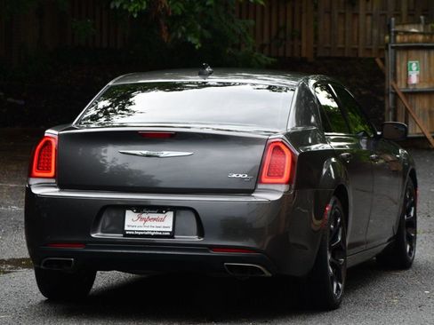 Used 2019 Chrysler 300 S image 9