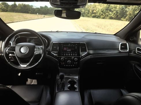 Used 2019 Jeep Grand Cherokee Limited image 2