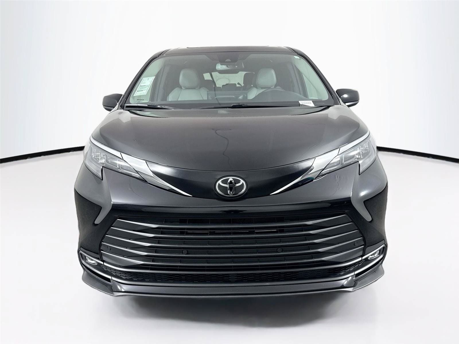 Certified 2026 Toyota Sienna XLE FWD image 9