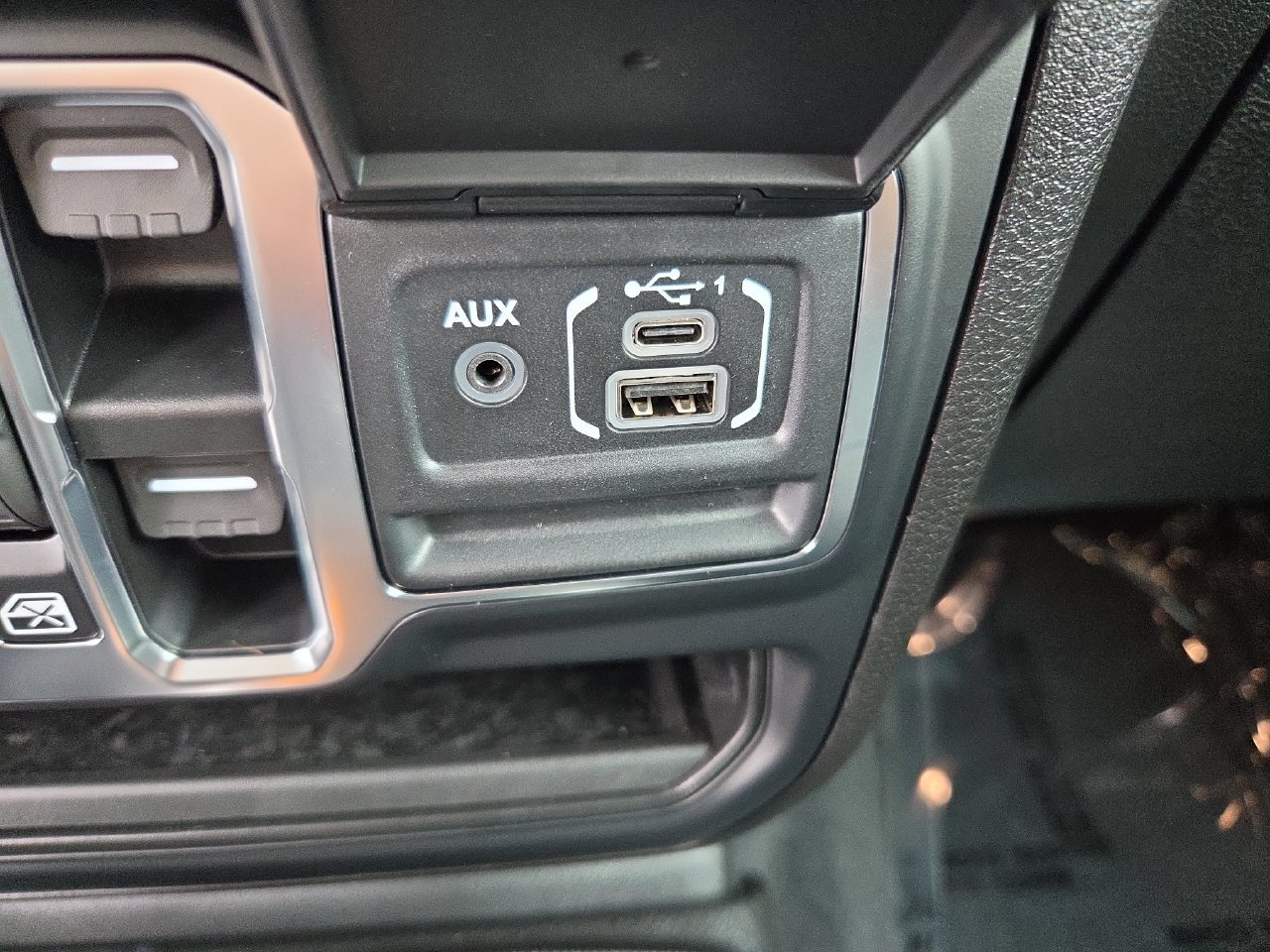 New 2027 Jeep Wrangler Unlimited Sahara AWD/4WD image 11
