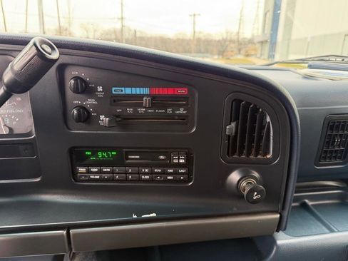 Used 1996 Ford E-150 and Econoline 150 XLT image 21