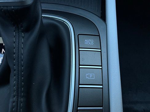 Used 2025 Hyundai Kona SEL image 24