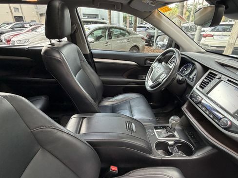 Used 2018 Toyota Highlander XLE FWD image 47