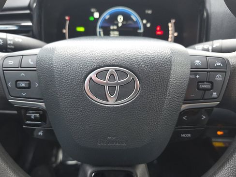 Used 2025 Toyota Camry LE FWD image 21