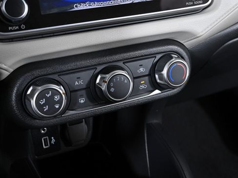 Used 2022 Nissan Versa SV w/ Electronics Package image 16