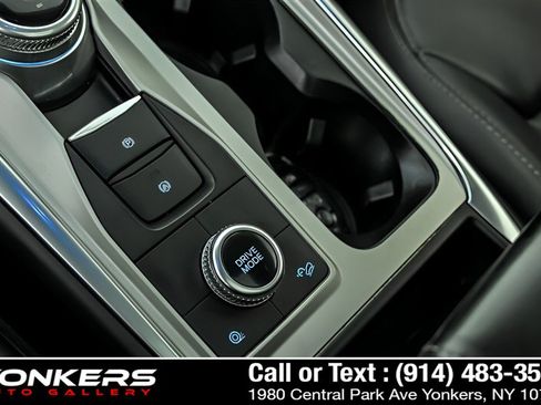 Used 2022 Ford Explorer XLT w/ Equipment Group 202A AWD/4WD image 25