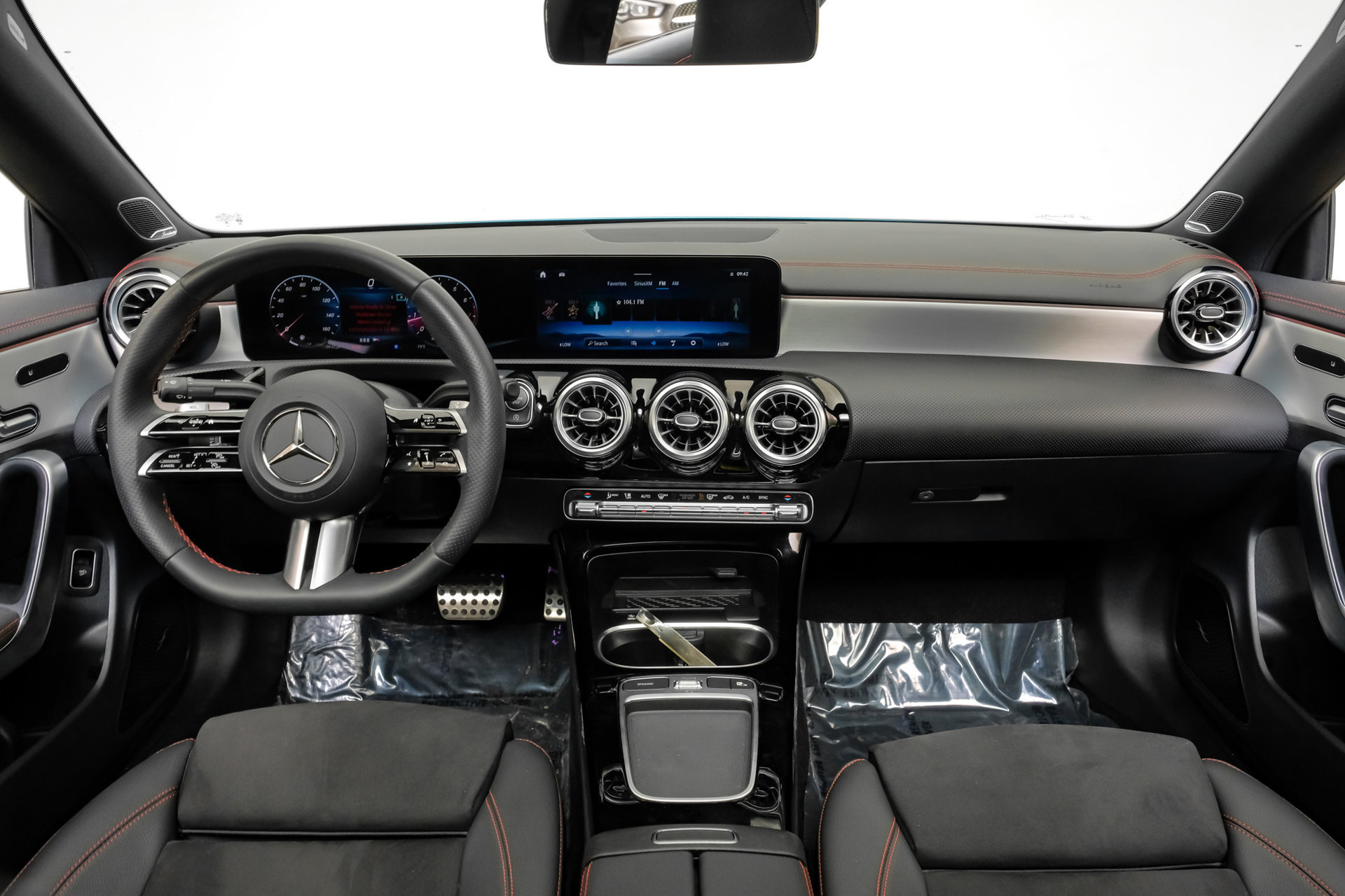 Used 2025 Mercedes-Benz CLA 250 w/ AMG Night Package image 19
