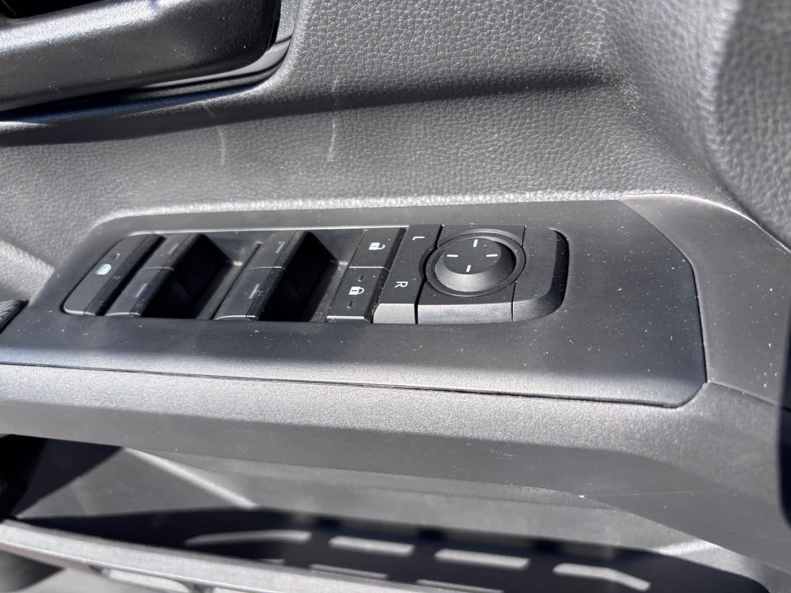 Used 2025 Toyota Tacoma SR5 AWD/4WD image 15